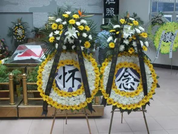 长沙殡仪花圈布置